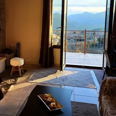 Сasa de vacaciones τα πέτρινα στο σκεπαστό Kalavryta